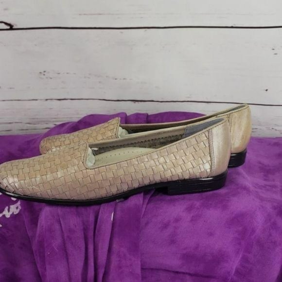 Trotters Beige Leather Upper Slide On Shoes - Picture 3 of 8